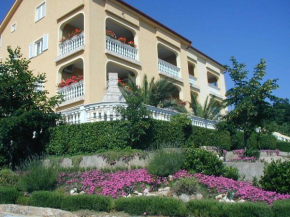 Отель Apartments 3 Palms  Цриквеница
